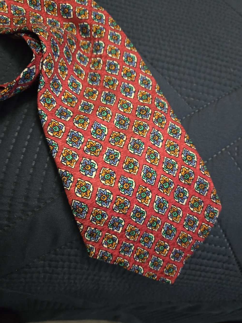 Christian Dior Red Geometric Medallion Silk Tie Vintage Design. #511